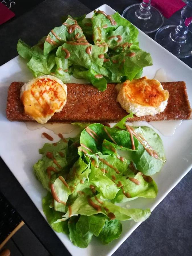 蓬托尔松 Le Grillon酒店 外观 照片