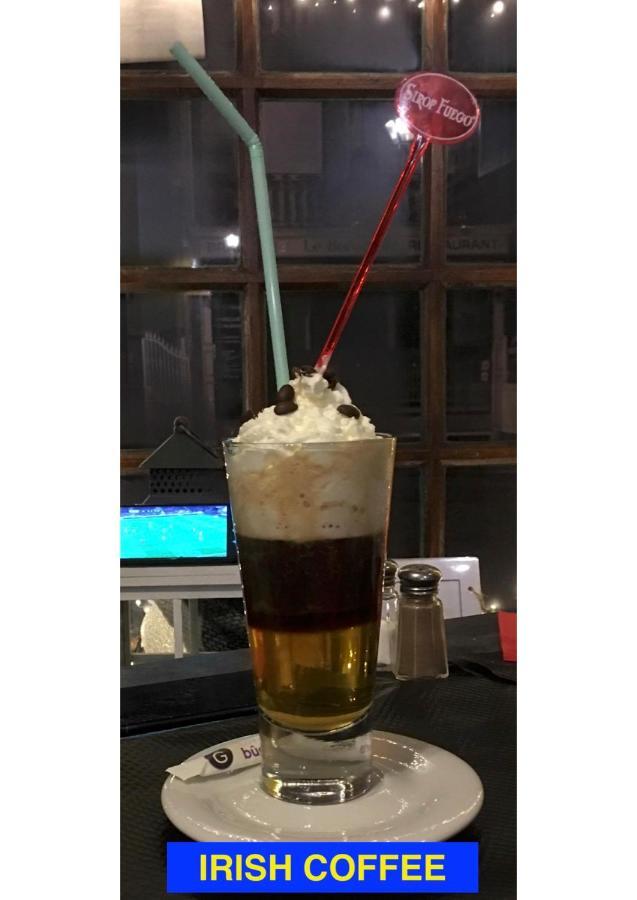 蓬托尔松 Le Grillon酒店 外观 照片